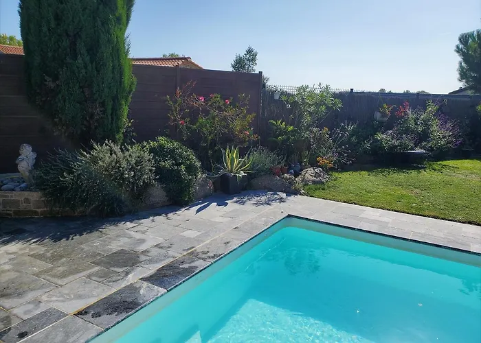 A Andre De La Marche Proche Du Puy Du Fou